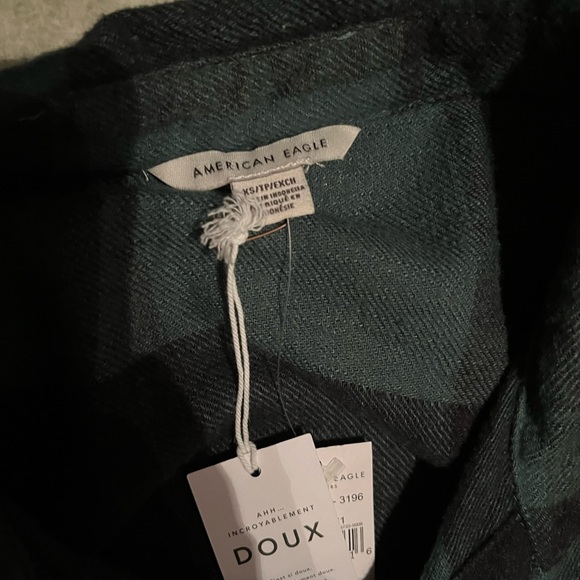 BNWT: American Eagle Super Soft Plaid Shirt with Flaired Bottom - Picture 3 of 3